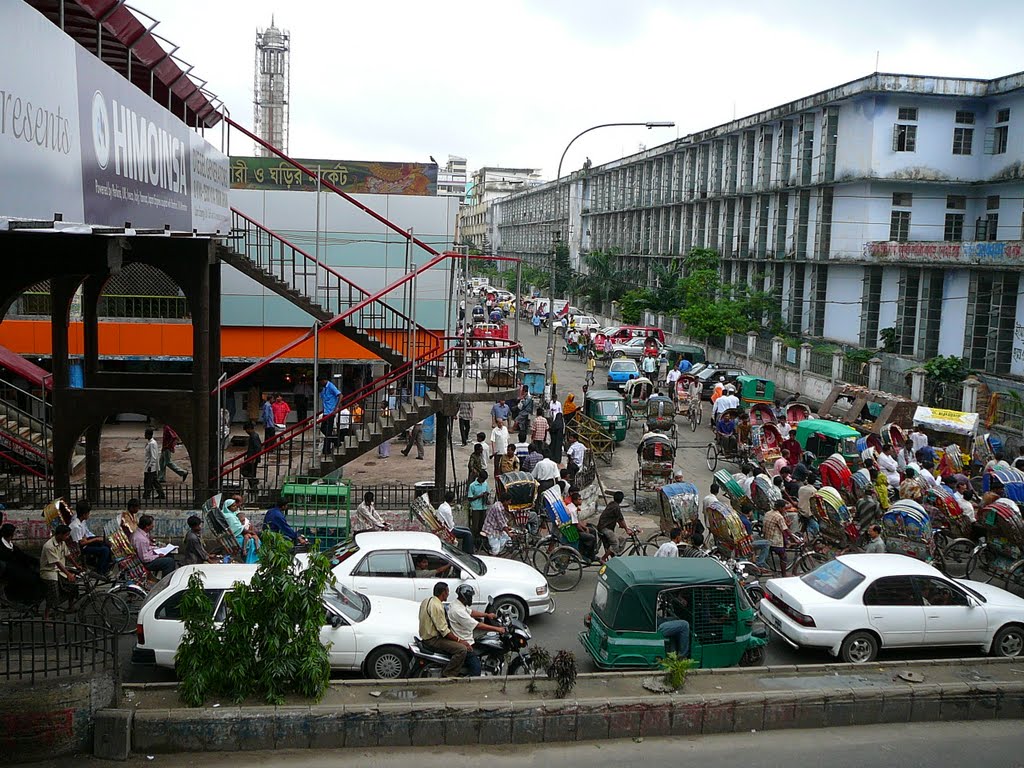 Postal Headquarter building & busy road, Dhaka 2007 by mehrab15262