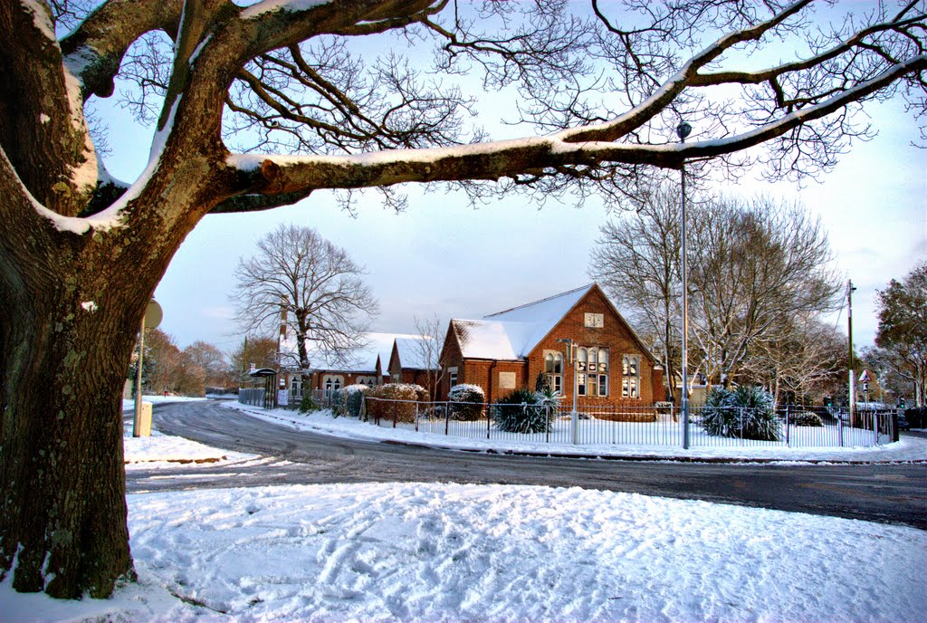 Lockyers Middle School in the snow by Graham Hobbs