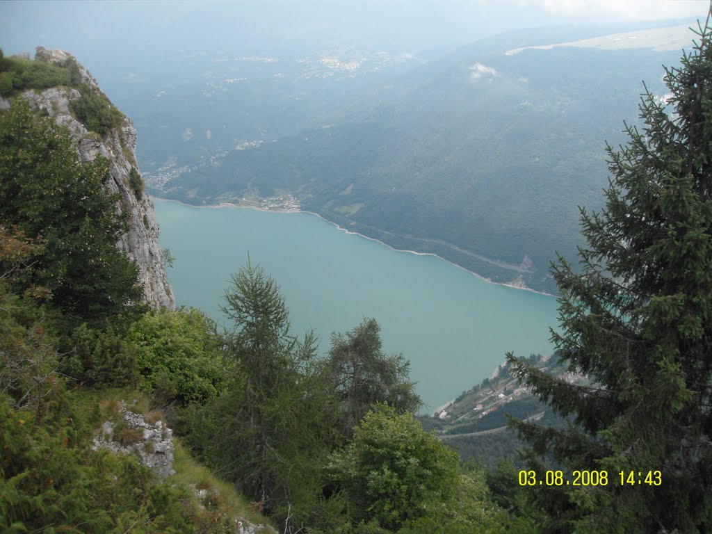 Lago di st croce (italie) by robert cinti