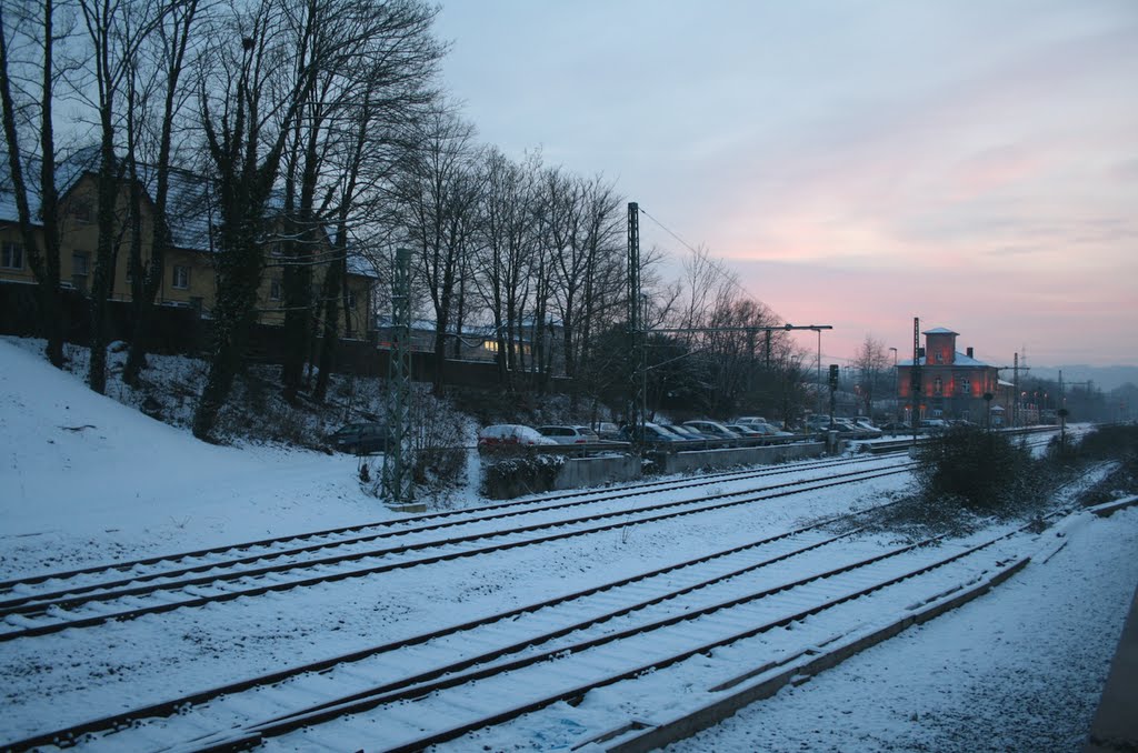 Blick auf die Nordseite vom Bahnhof Hattingen gesehen von der neuen Zufahrt unter der neuen Brücke. Idealer Fotostandpunkt für den Museumszug und für die täglich verkehrenden Güterzüge ... by Kleo Clash