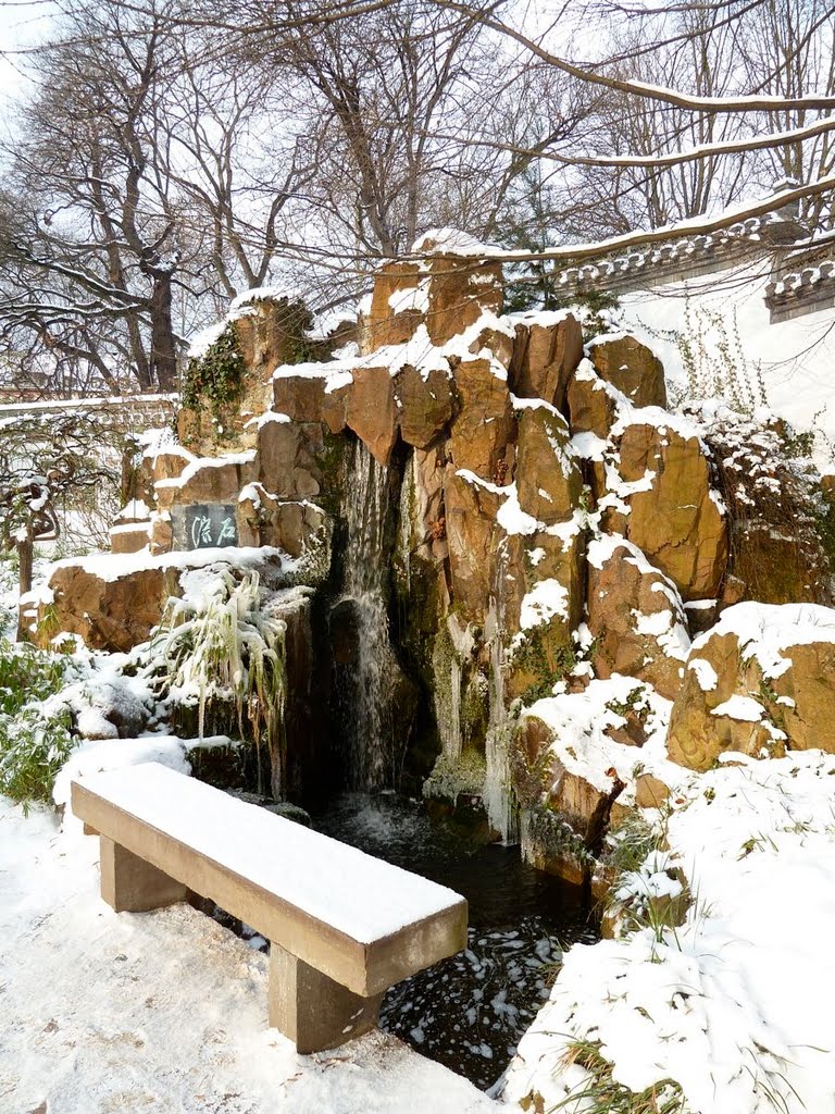 Frankfurt am Main, Wasserfall Chinesischer Garten by lilastone