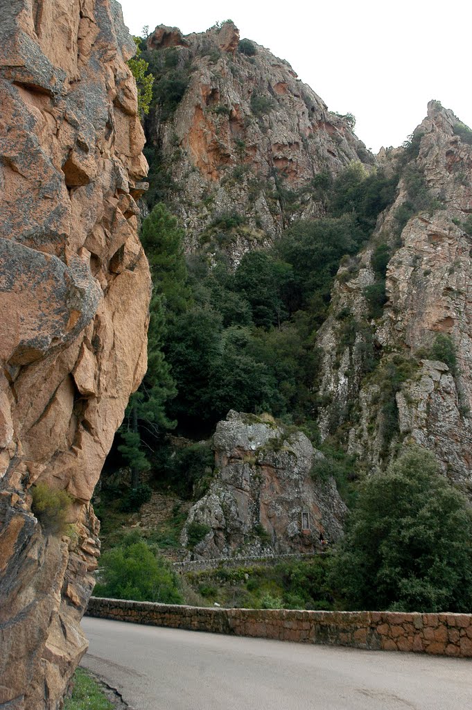 Route traversant les Calanches de Piana by ouatom56