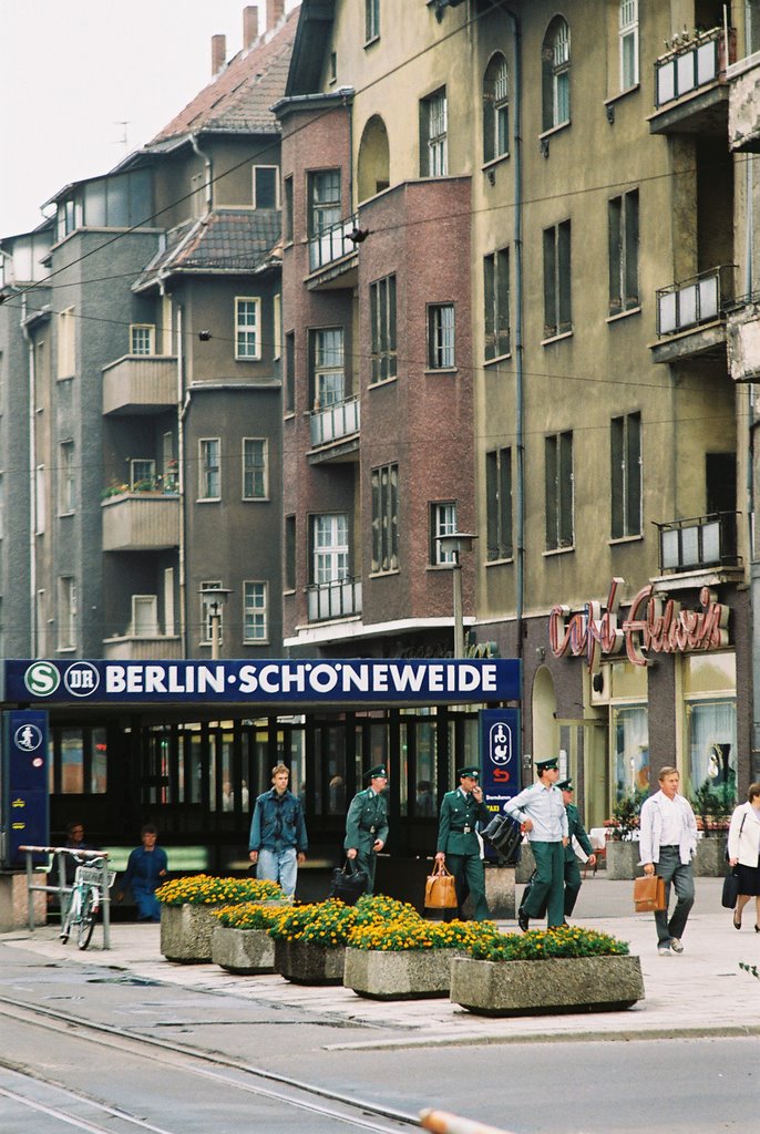 Bahnhof SCHÖNEWEIDE (damals aka SCHWEINEÖDE) by Paul Nechkova-Raven