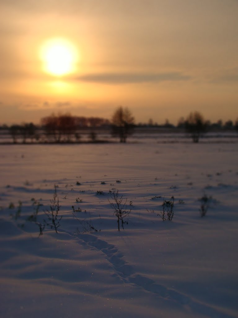 Zimowy wschód słońca (Czastary) by Wolke