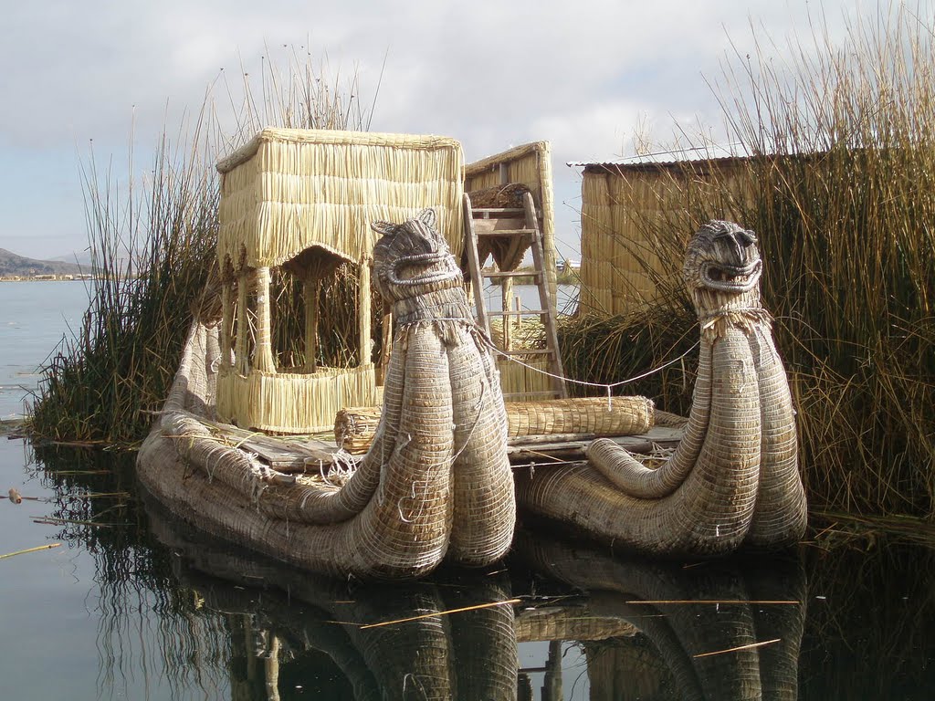 OC-Embarcación de los Uros, Lago Titicaca by Osvaldo Colman