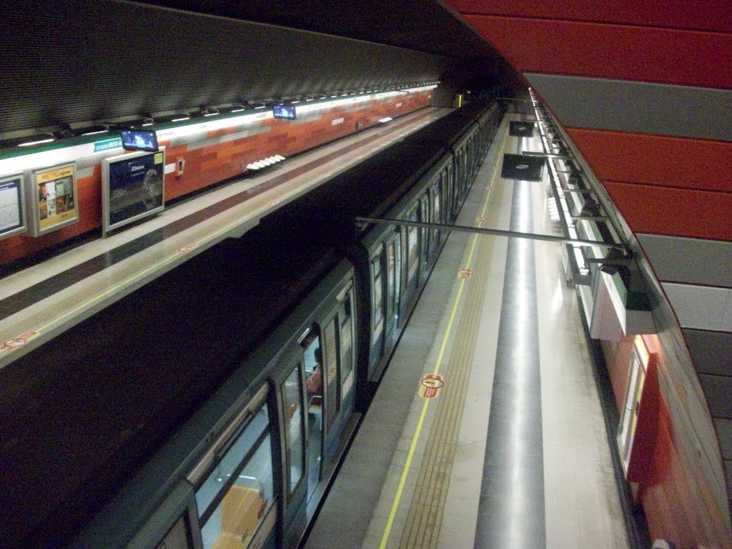 Estación Blanqueado. Lo Prado Santiago by Ignacio Paredes