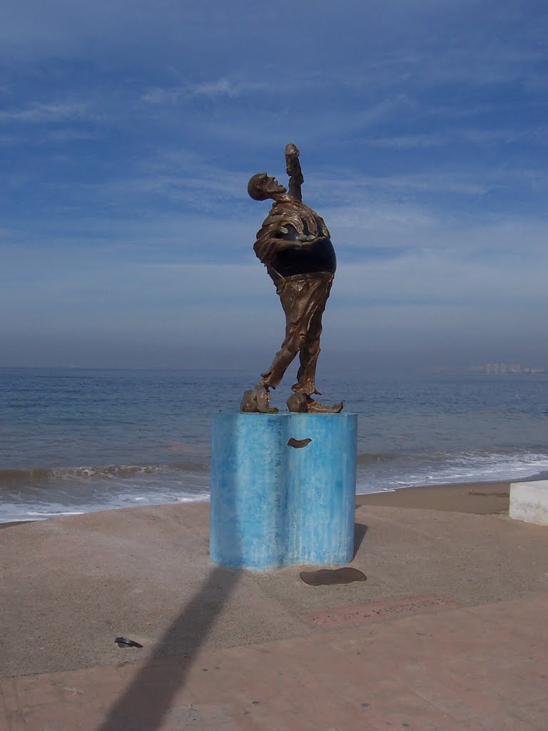 Escultura "El Come Piedras" en el malecón de Pto. Vallarta, Jal. by Cachuto