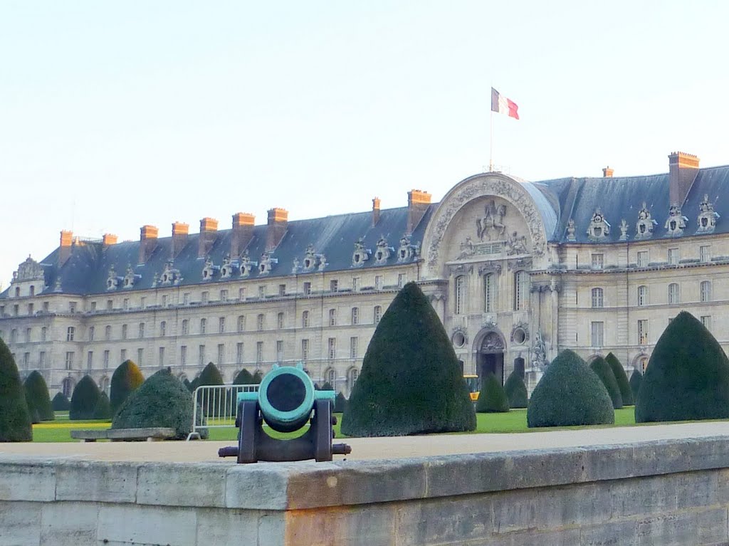 Esplanade des Invalides - Paris by Marcelo Nicolosi