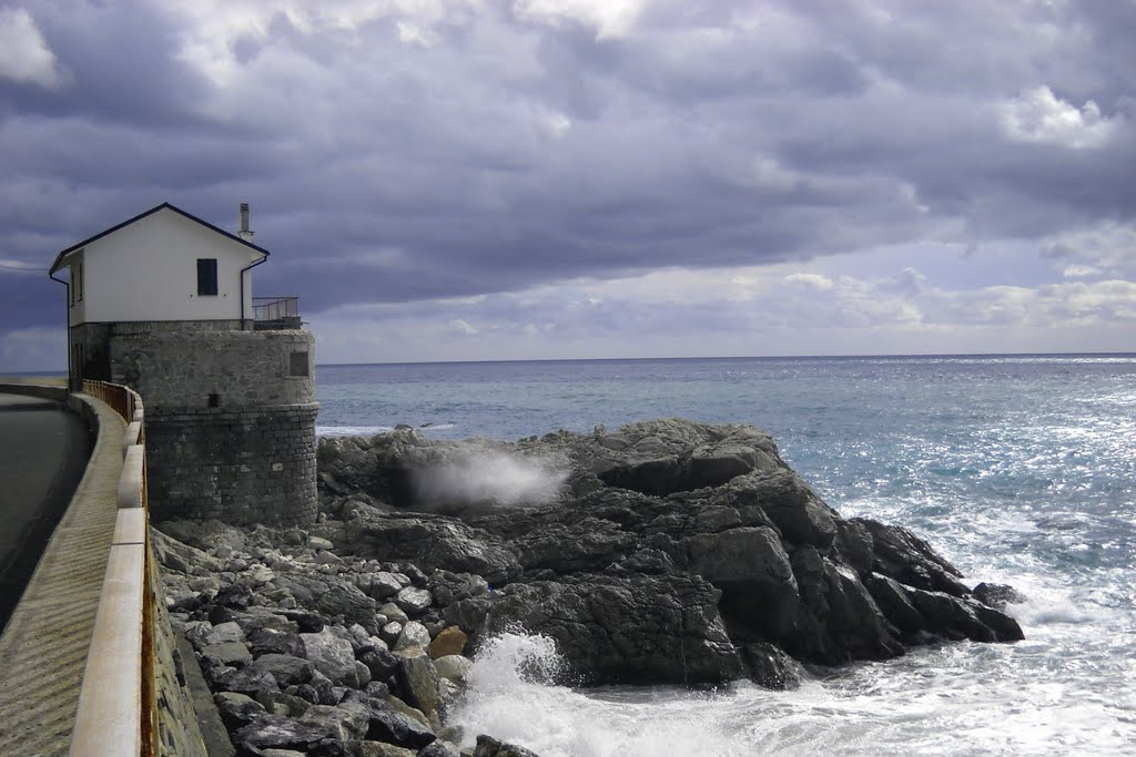 TEMPESTA IN ARRIVO -LIGURIA - ITALY by ANNA DANERI