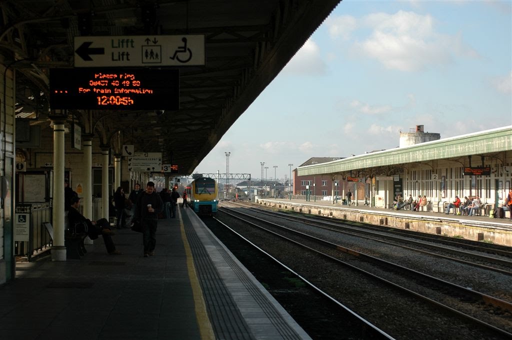 Cardiff Central Railway Station by Дмитрий Кошин