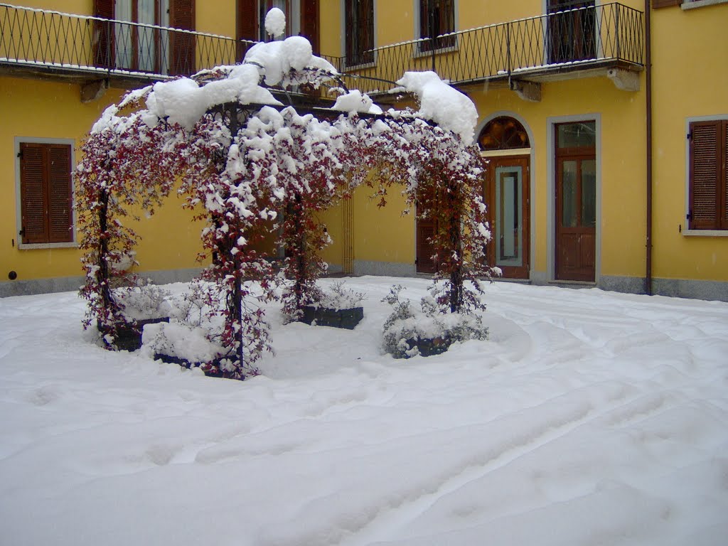 Cortile Via Manzoni 13 Galliate by mileferrari