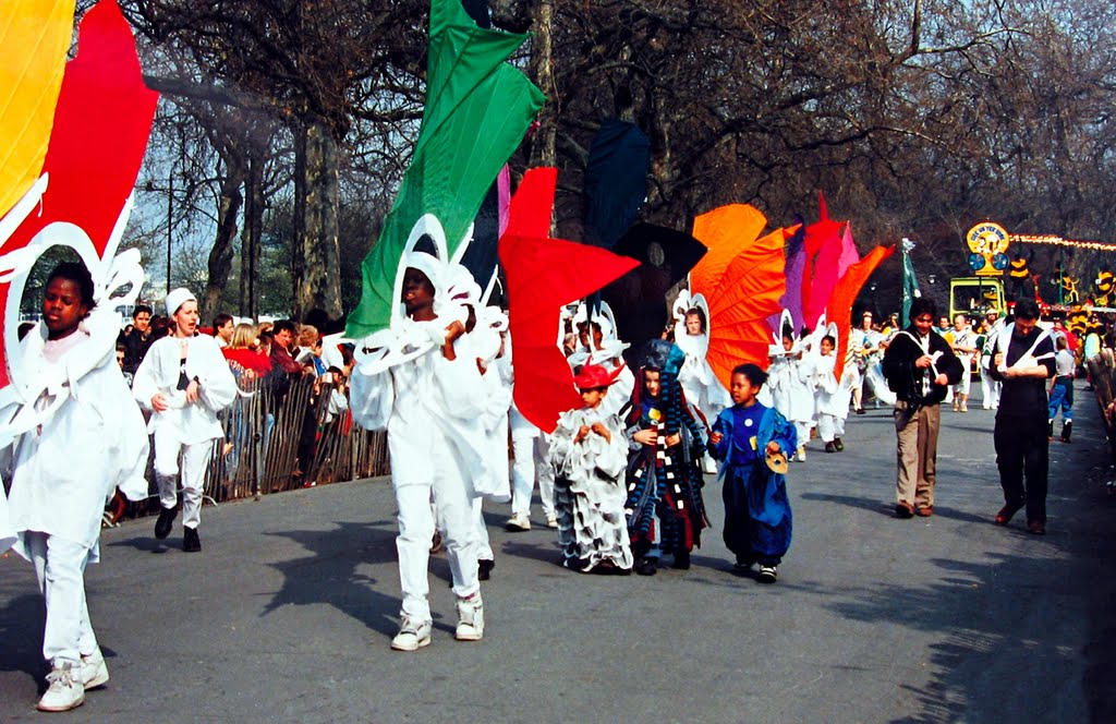 London - Battersea Park parade. by RF Rumbao