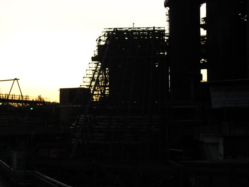 Völklingen Ironworks, tilted elevator, profile against the sun by Jan Graeser