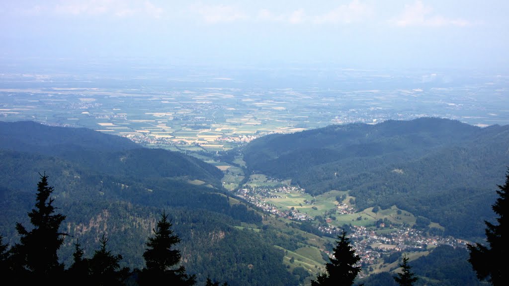 Blick vom Belchen in die Rheinebene by saschischo