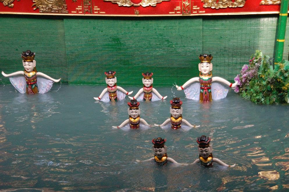 Saigon: traditionelles Wasserpuppentheater by Bühlertäler