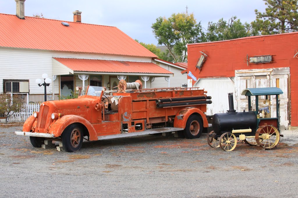 Old fire truck by dapage