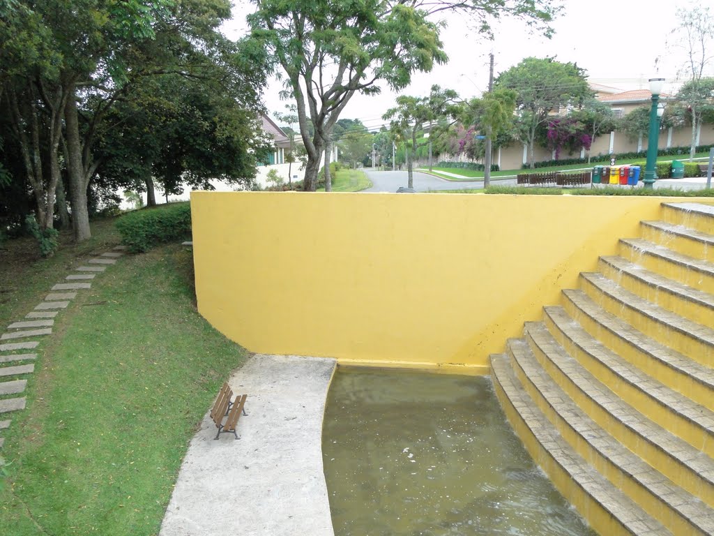 Cascata perto do mirante no Bosque Alemão em Curitiba, PR. by Ricardo Mercadante