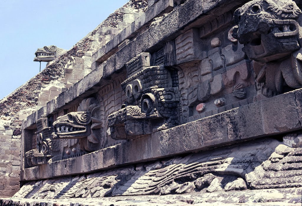 Teotihuacan, Pirámide de Quetzalcóatl. by Enzo Molino