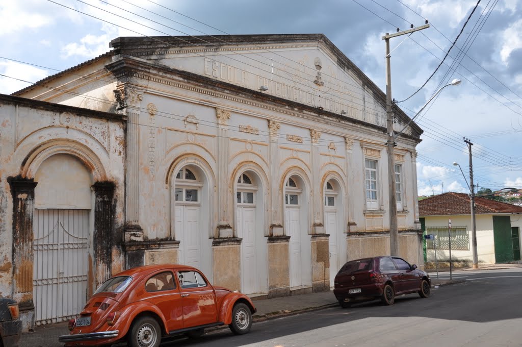 Antiga escola em Caconde by O.R.N.B