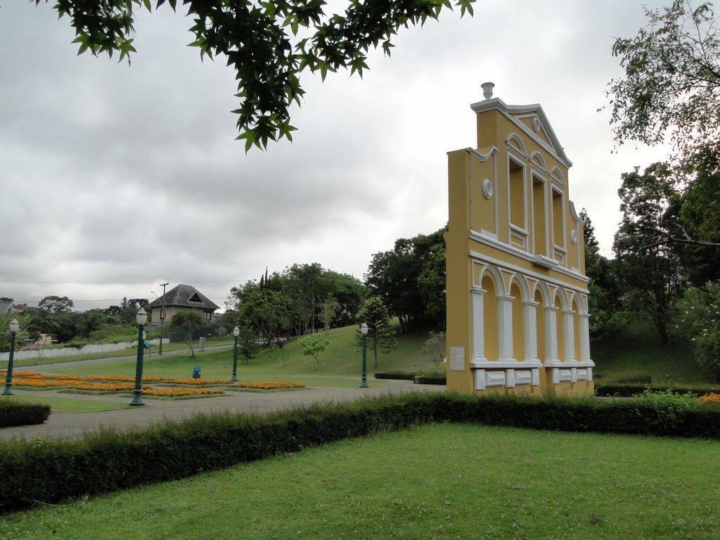 Pórtico no Bosque Alemão em Curitiba, PR. by Ricardo Mercadante