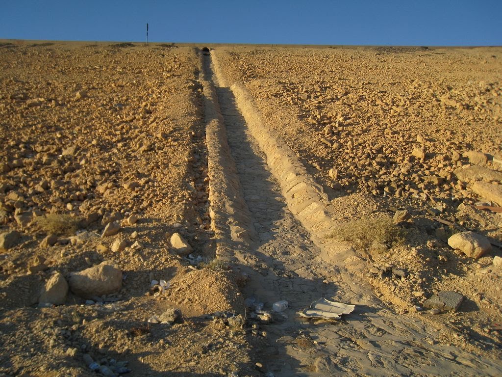 Beautiful mountain beautiful road, West of Riyadh 2010-12-03(李伟摄影) by Shutter