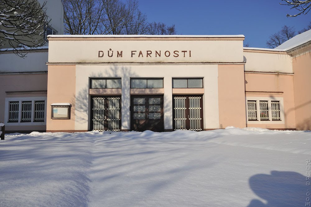 Dum farnosti, Ostrava-Poruba, winter 2010 by Raada.com