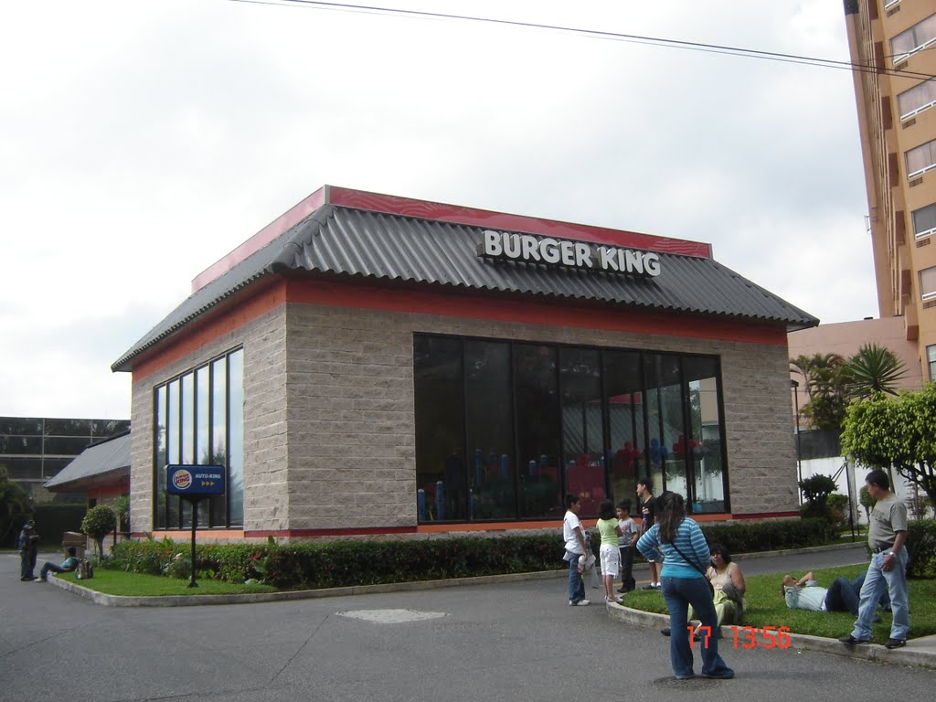 Burger King, Las Americas by Alberto Orellana