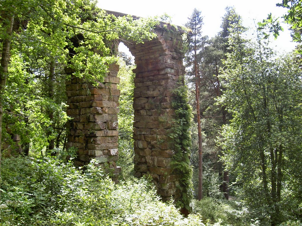 Aqueduct, Chatsworth House by Free Wheels