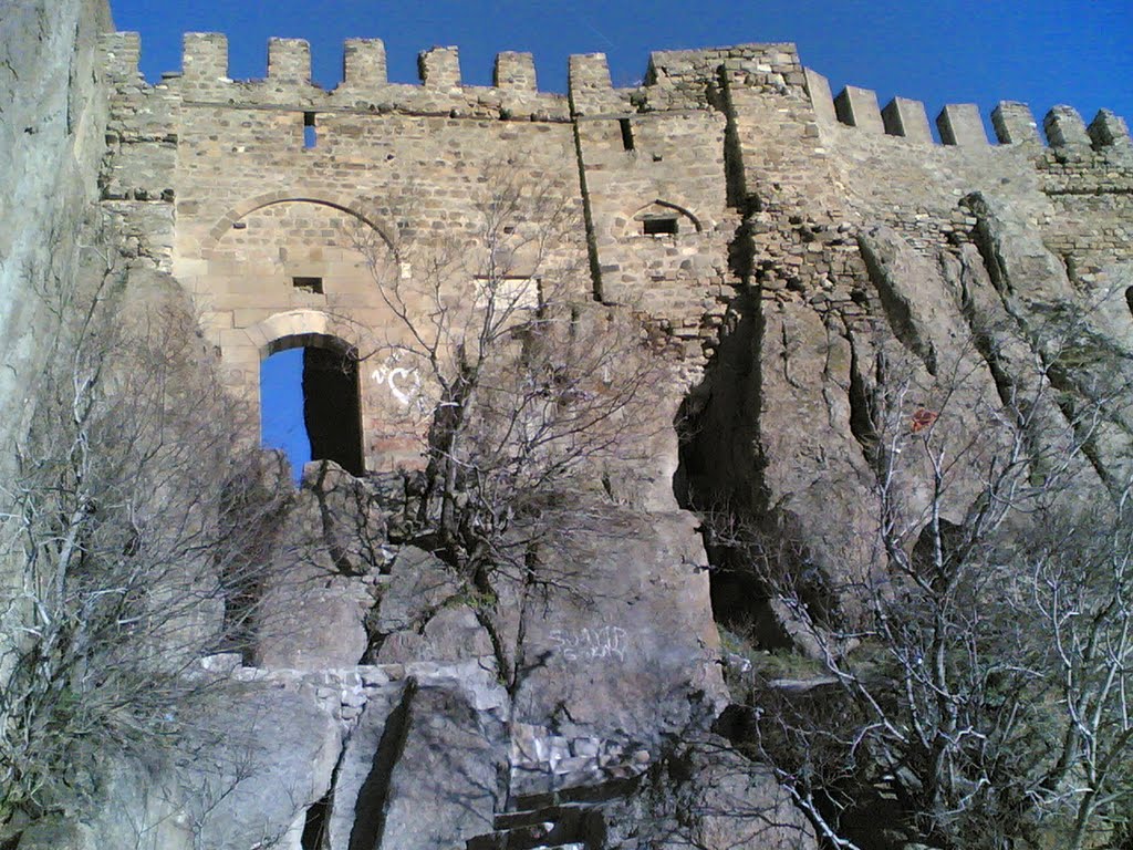 Afyonkarahisar Kalesi. İ.AKPINAR 585 basamak ve 226 metre yüksekliği vardır by İsmail AKPINAR