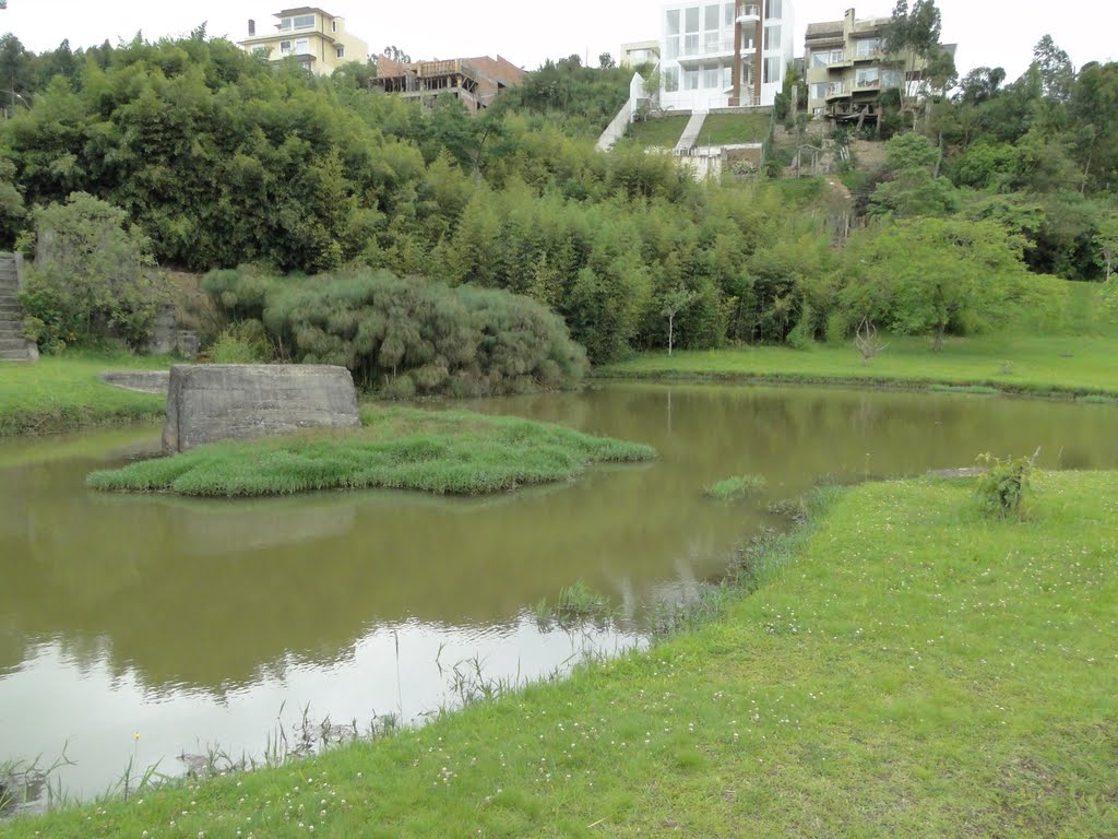 Lago menor no Parque Tanguá em Curitiba, PR. by Ricardo Mercadante