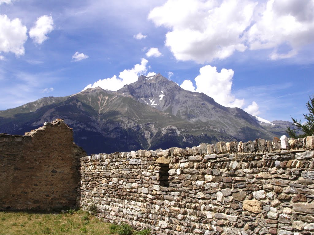 Église saint Pierre d'Extravache et la dent parrachée (3697m) by Mauriennelux