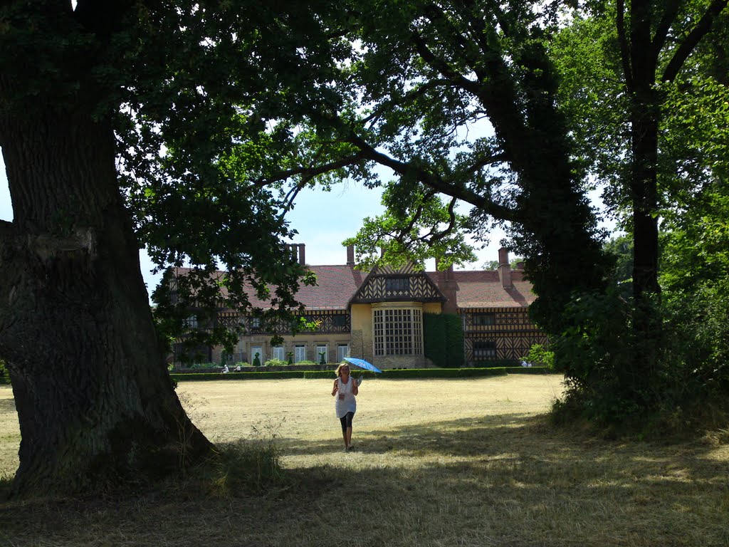 Schloß Cecilienhof im Neuen Garten by Kirk Parczyk