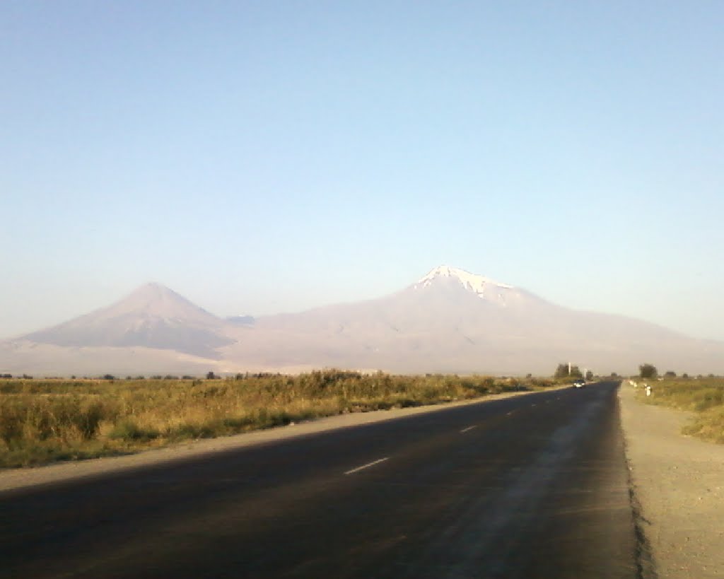 E117, 0607, Armenia by Pap Ohanyan