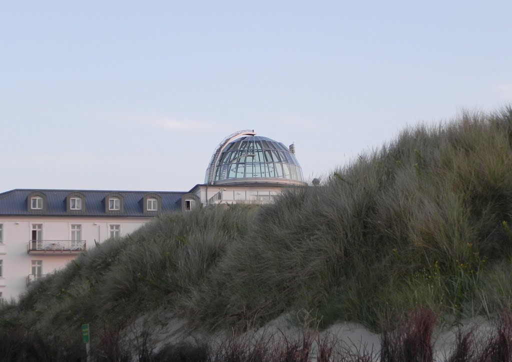 Kurhauskuppel hinter den Dünen by Foto Fitti