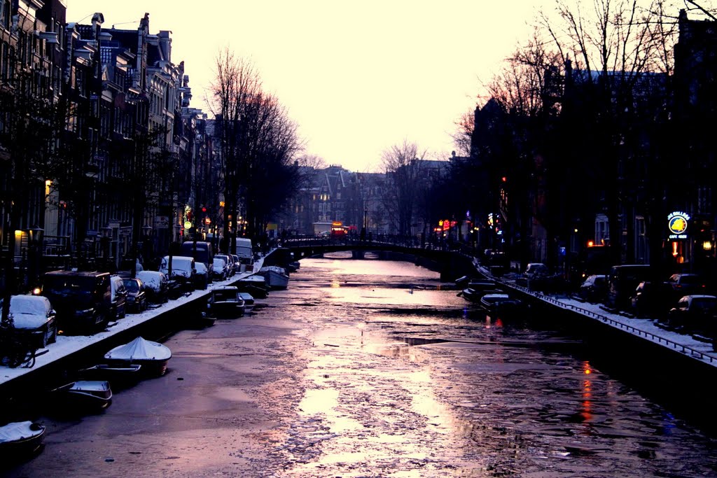 De Wallen, Amsterdam, Netherlands by Hayri Bolat