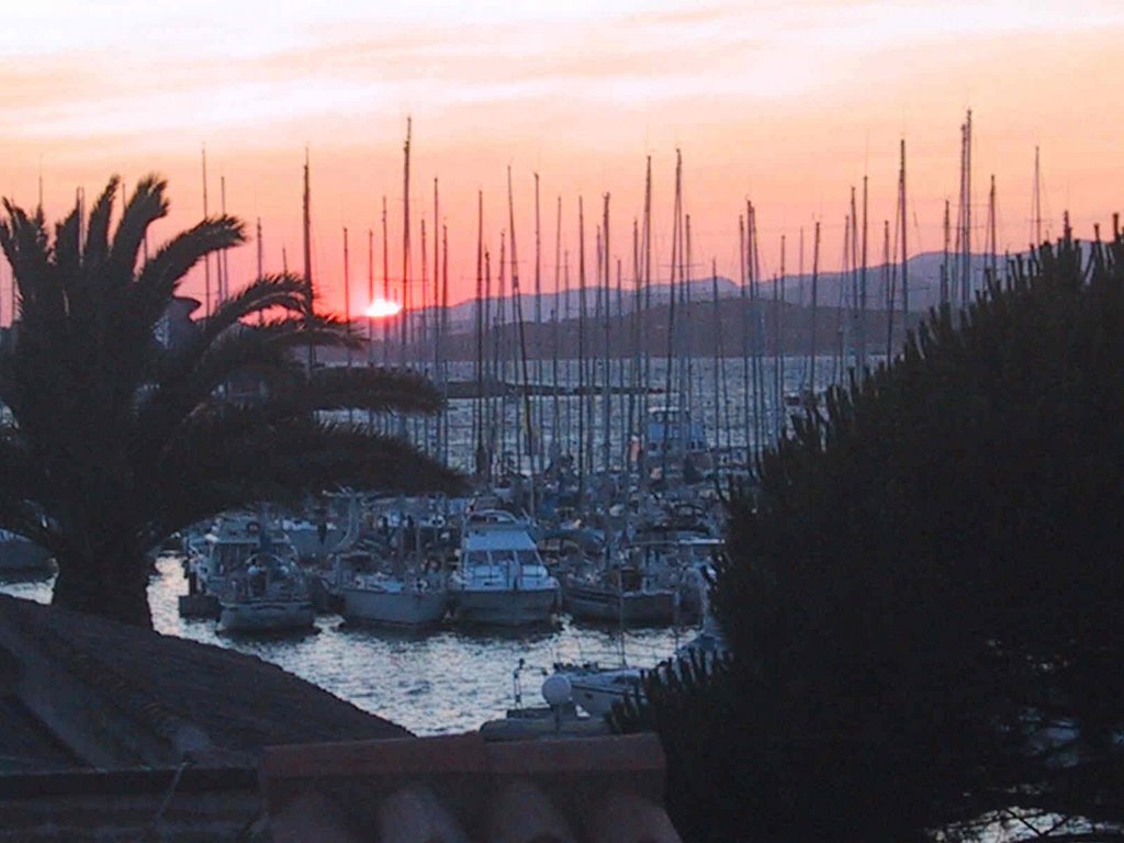 Vue du port au couchant by ThomD