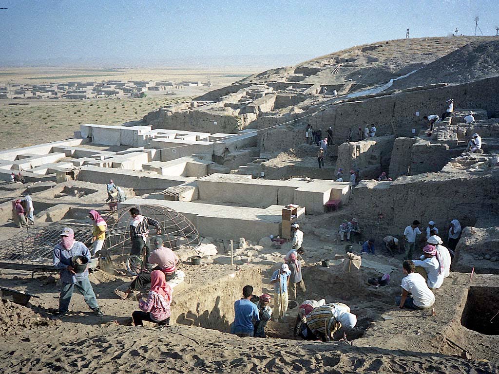 UCLA Excavations at Tell Mozan around the 3rd Millennium BC Royal Palace of Urkesh - Jul 2001 by MaxFarrar