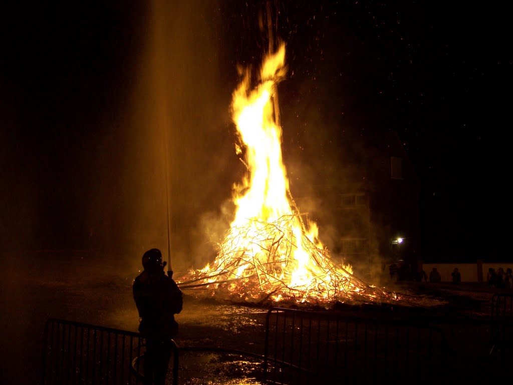 Feu de la St Jean à Long by Christophe LACROIX