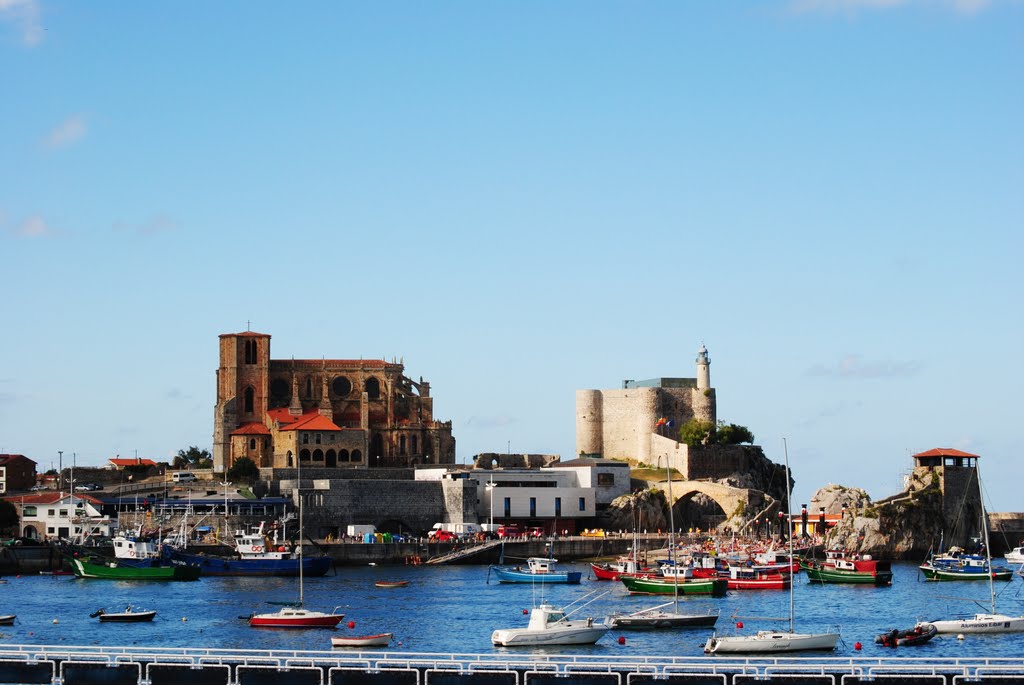 Castro Urdiales (Cantabria) desde el nautico by Txarli