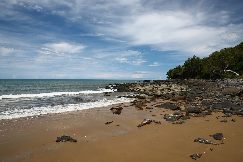 Beach between Cairns and Port Douglas by Hubert Zumbach