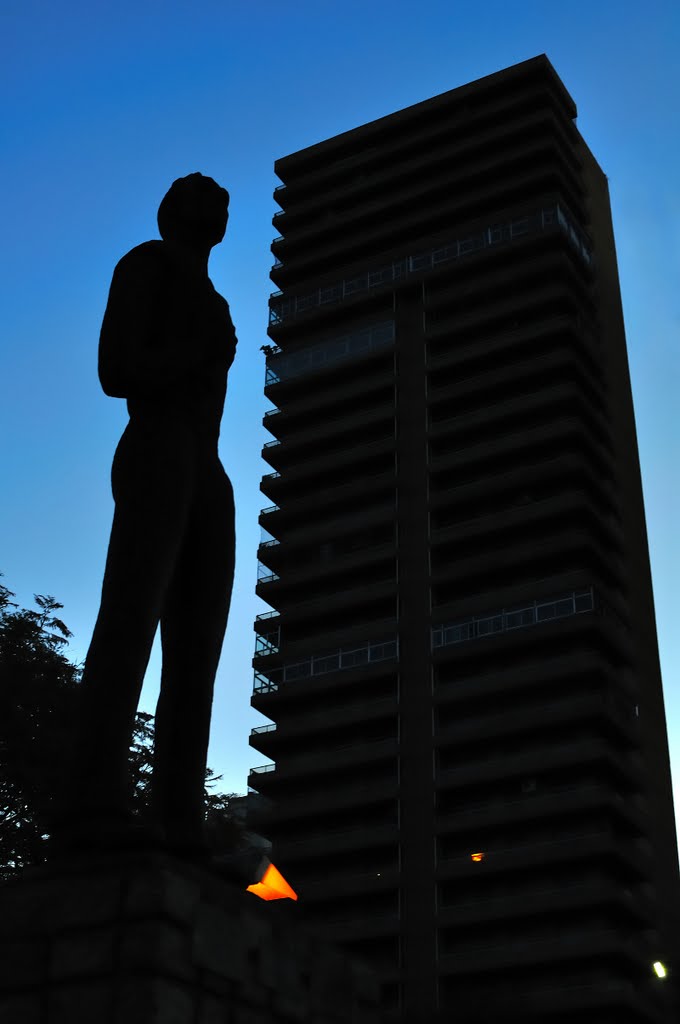 Estatua del Inmigrante al atardecer by Marcelo Savoini