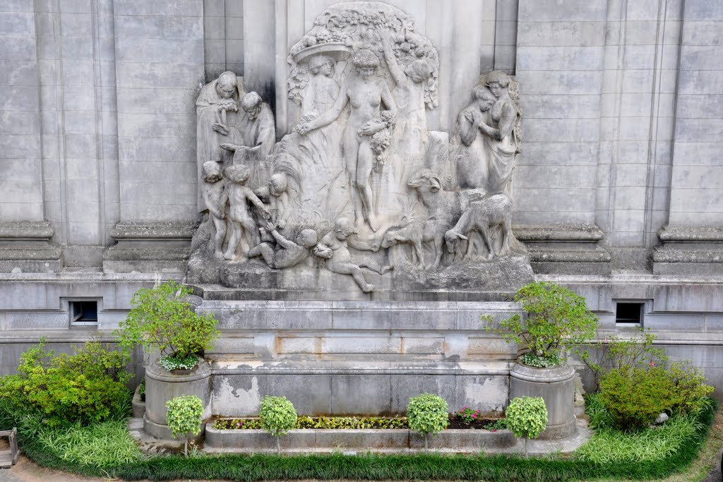 Palácio Pitatini - Sculpture Garden Center - Escultura do Jardim Central by André Regius