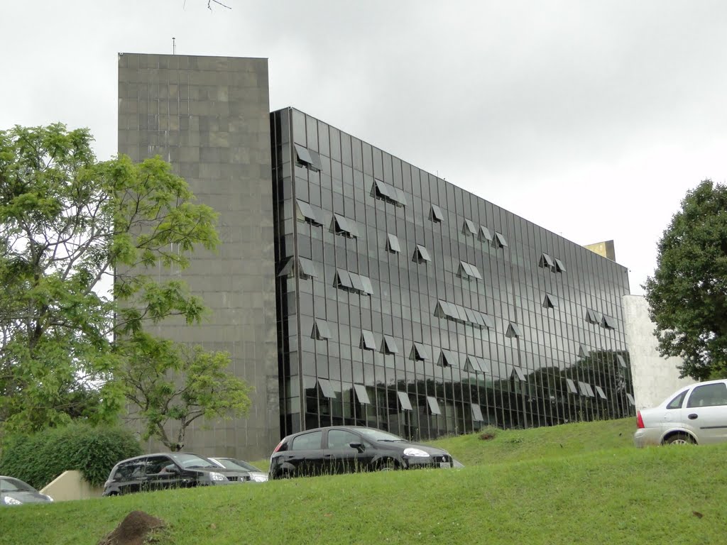 Tribunal de Contas no Centro Cívico em Curitiba, PR. by Ricardo Mercadante