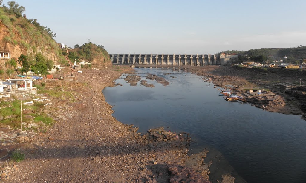 29 नर्मदा नदी बांध நர்மதைஆறு அணைக்கட்டு- Dam on th Eastern Side seen from the Susp Bridge PB190245 by dhanasekarangm