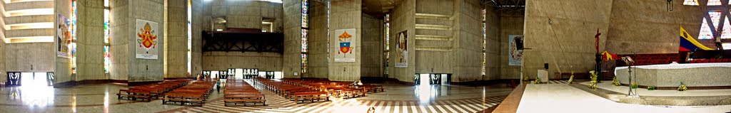 VISTA PANORAMICA DEL INTERIOR DEL SANTUARIO DE NUESTRA SEÑORA DE COROMOTO by liborio_car