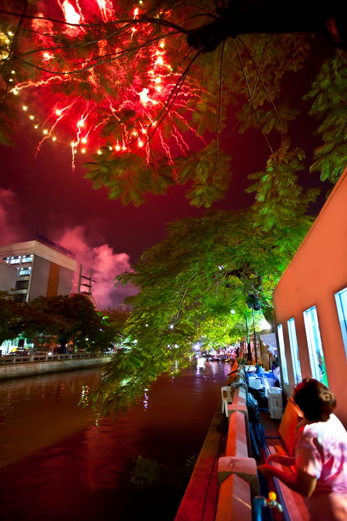 Bangkok canal at night. The 5.5 kilometers long Khlong Phadung Krung Kasem is a moat marking the unofficial border for Bangkok's Old city, otherwise known as Rattanakosin คลองผดุงกรุงเกษม วันเฉลิมพระชนมพรรษาพระบาทสมเด็จ พระปรมินทรมหาภูมิพลอดุลยเดช 5 ธันวาคม 2553 by suthinsoonthorn