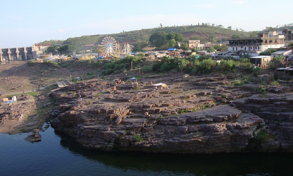 Sand Stone rock & Mela (Fair) seen from Omkareshwar Bridge 8301 39 by dhanasekarangm