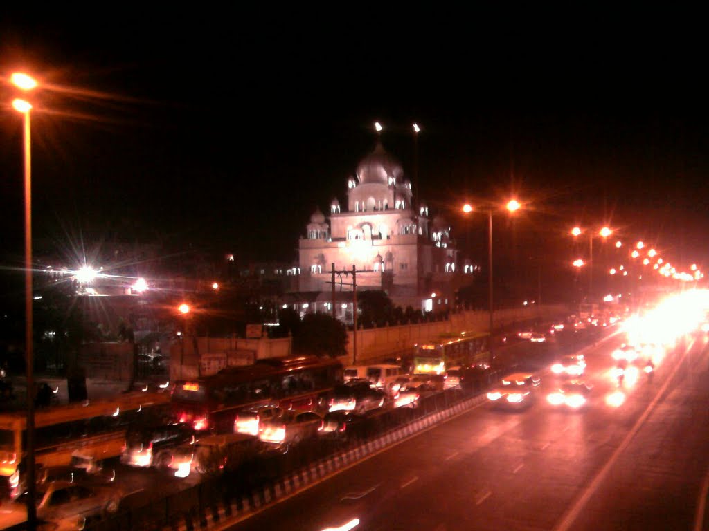 View of Ring Road from Moti Bagh Foot overbridge by suchitaxaxa