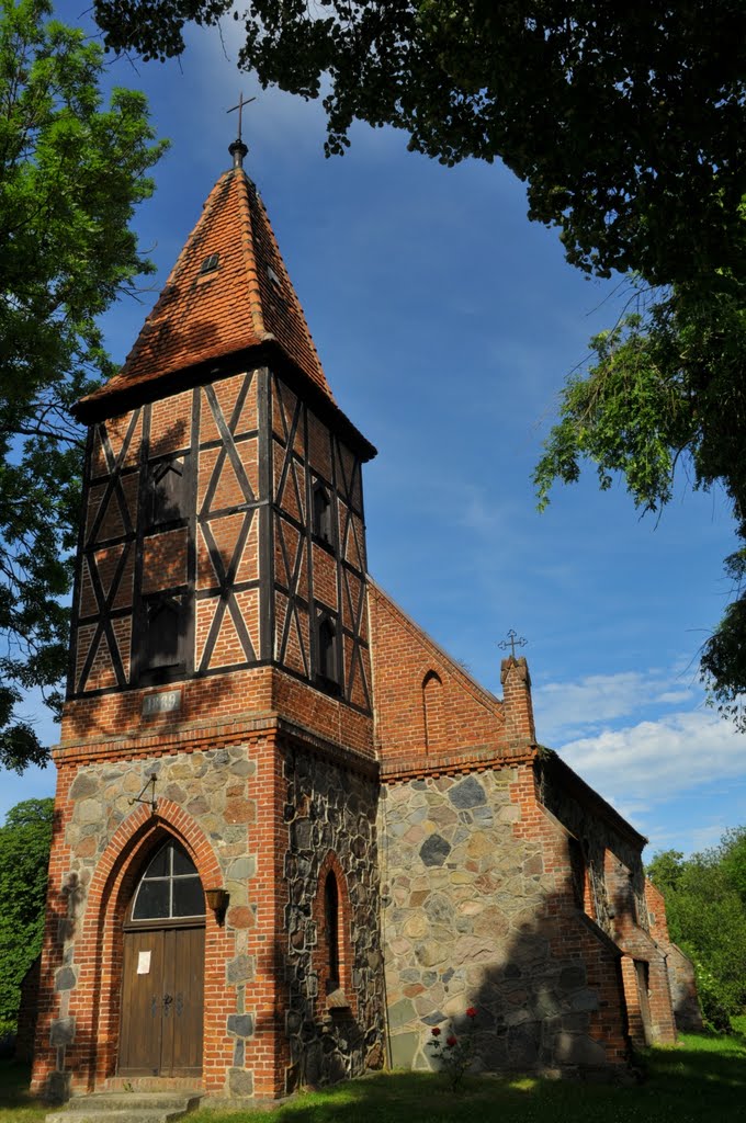 Kirche in Alt Rehse by Alfons Geers