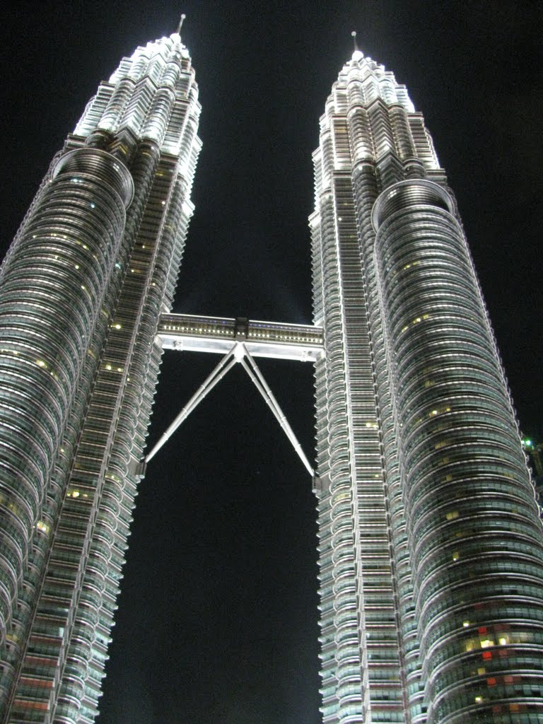 Petronas Towers in KL by Lars0001